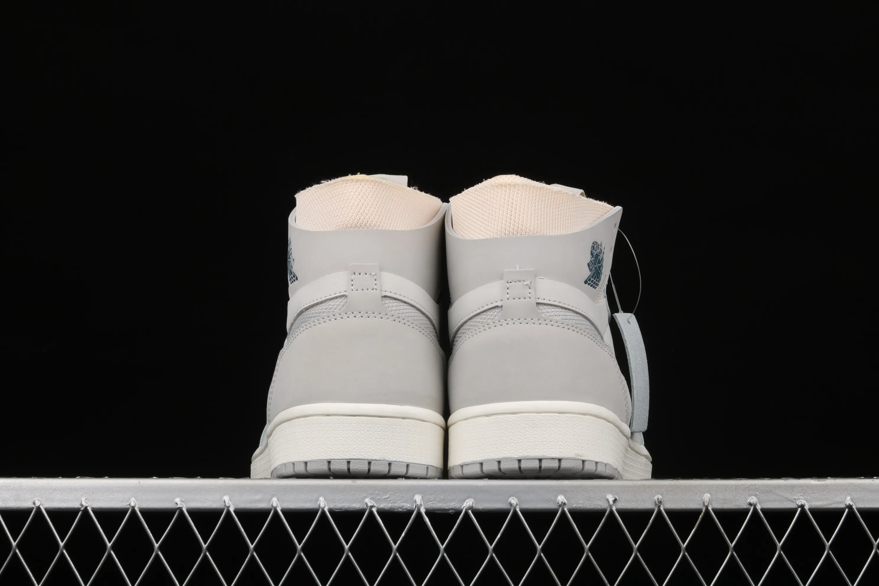 All categories Air Jordan Jordan series basketball shoes Air Jordan 1 High Z version Air Jordan 1 Zoom Comfort "London" AJ1 Joe 1 light gray color DH4268-001